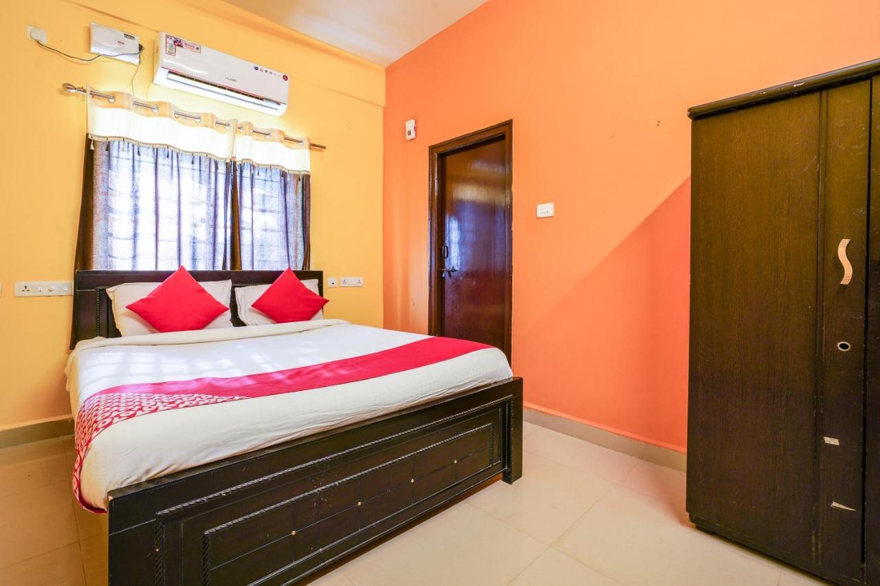 Oyo 70286 Svr Grand Hotel Haidarábád Kültér fotó