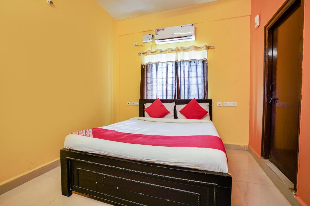 Oyo 70286 Svr Grand Hotel Haidarábád Kültér fotó