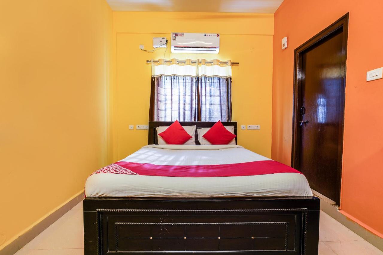 Oyo 70286 Svr Grand Hotel Haidarábád Kültér fotó