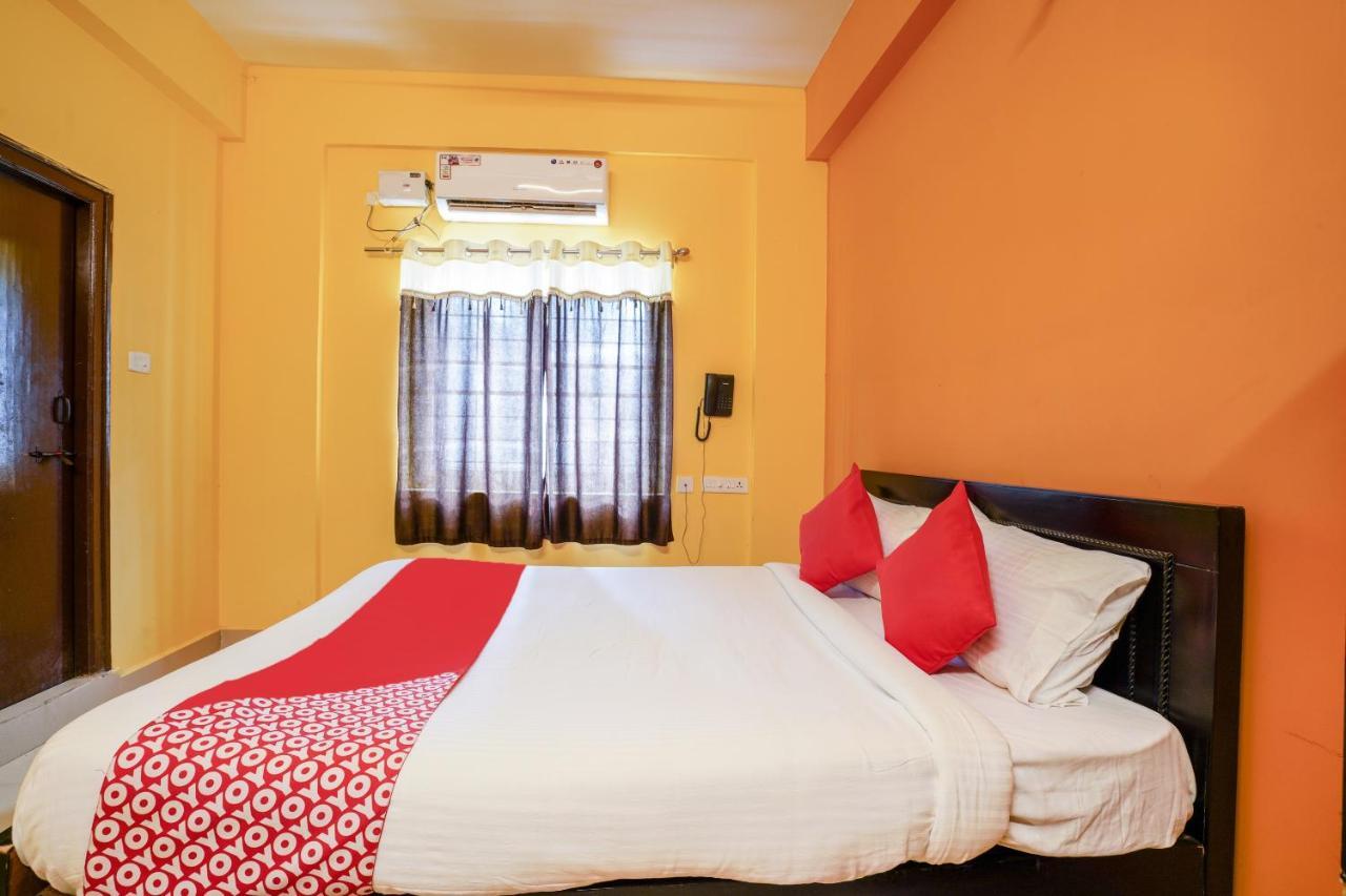 Oyo 70286 Svr Grand Hotel Haidarábád Kültér fotó