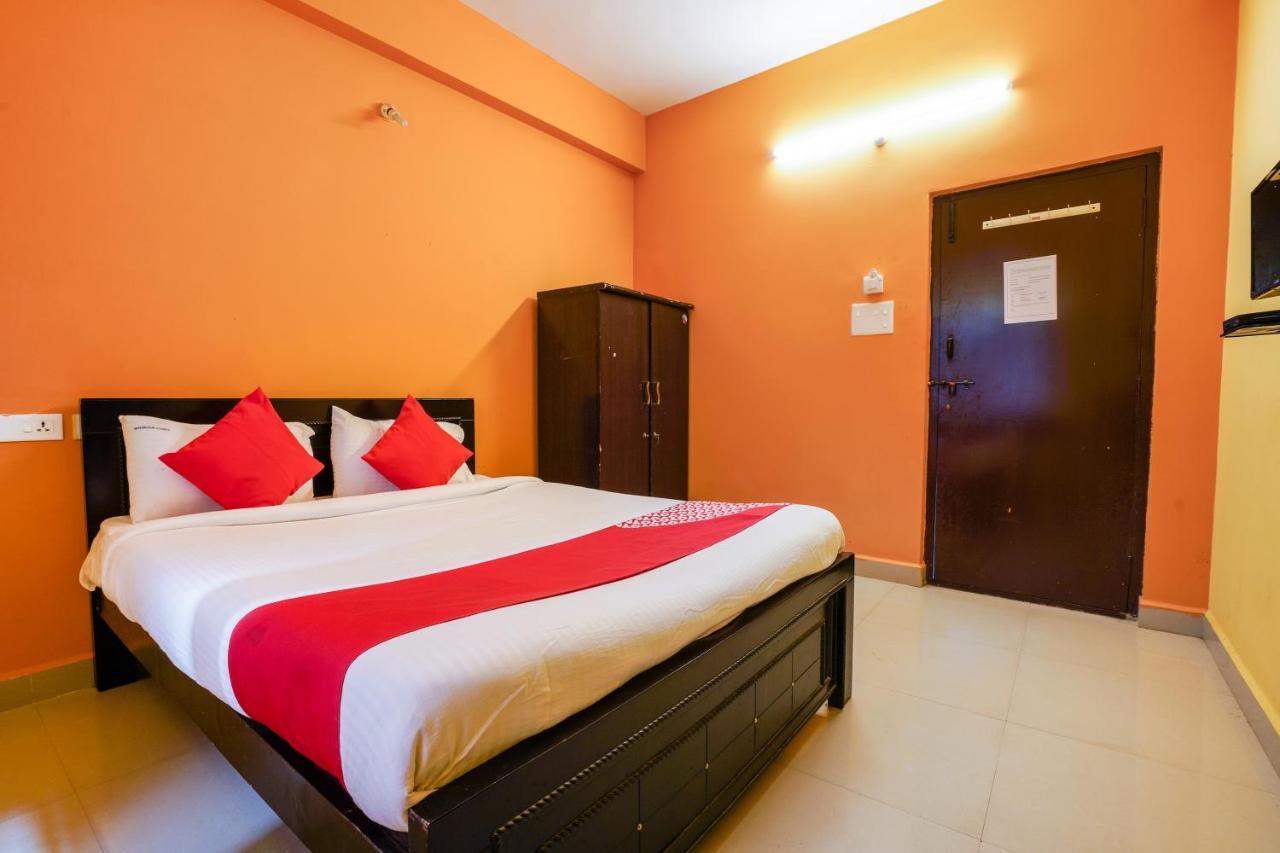 Oyo 70286 Svr Grand Hotel Haidarábád Kültér fotó