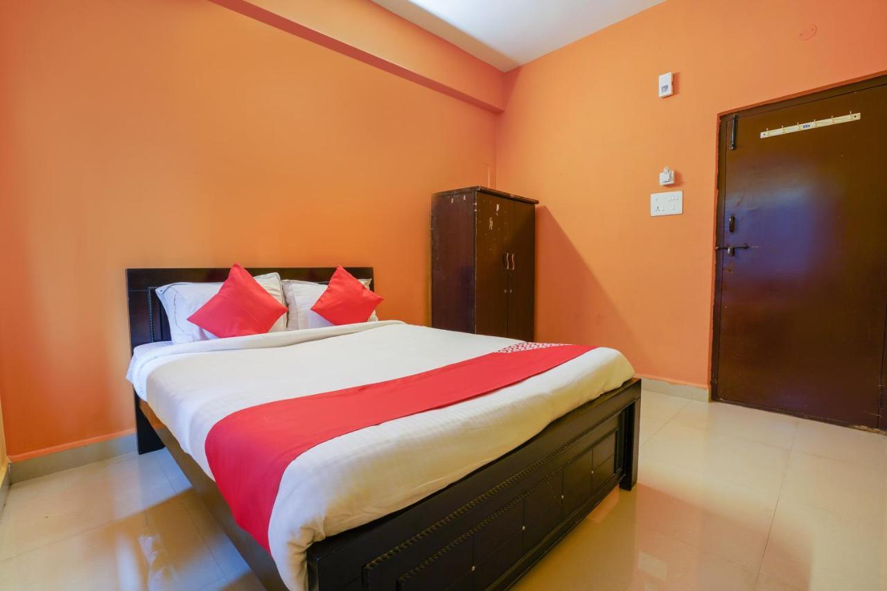 Oyo 70286 Svr Grand Hotel Haidarábád Kültér fotó