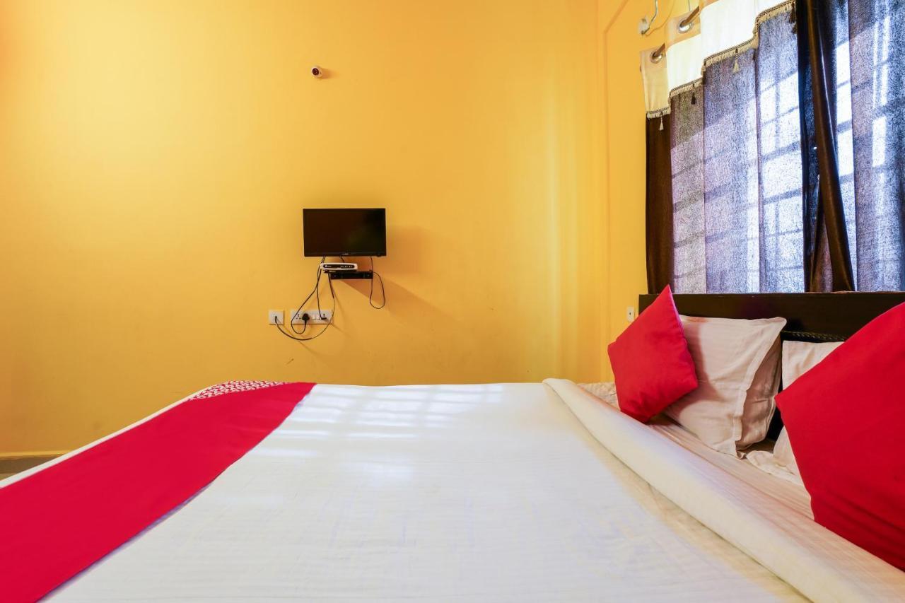 Oyo 70286 Svr Grand Hotel Haidarábád Kültér fotó