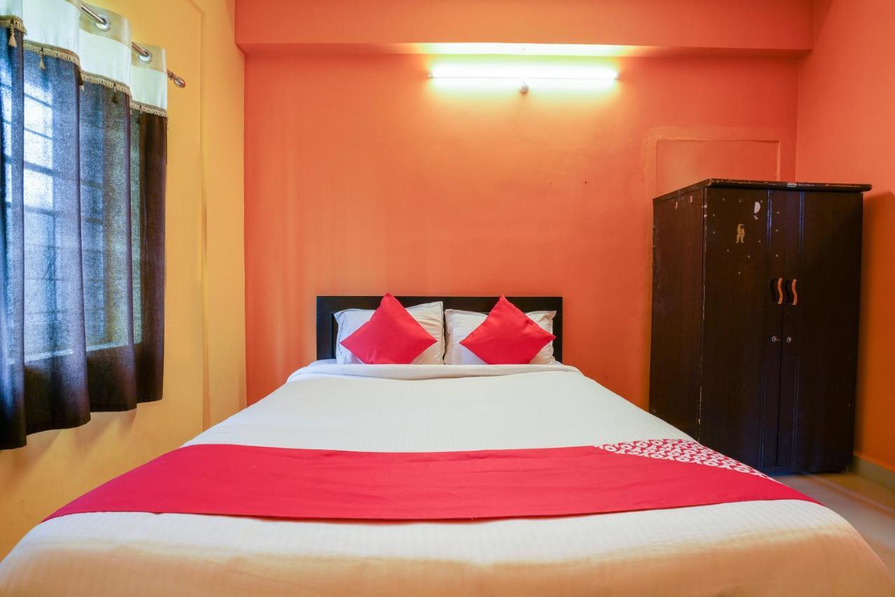 Oyo 70286 Svr Grand Hotel Haidarábád Kültér fotó