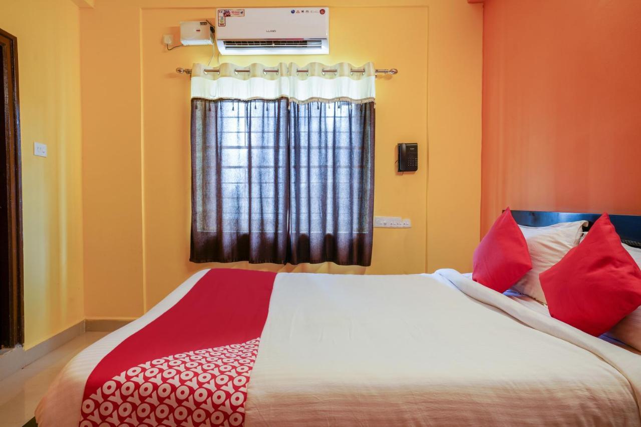 Oyo 70286 Svr Grand Hotel Haidarábád Kültér fotó