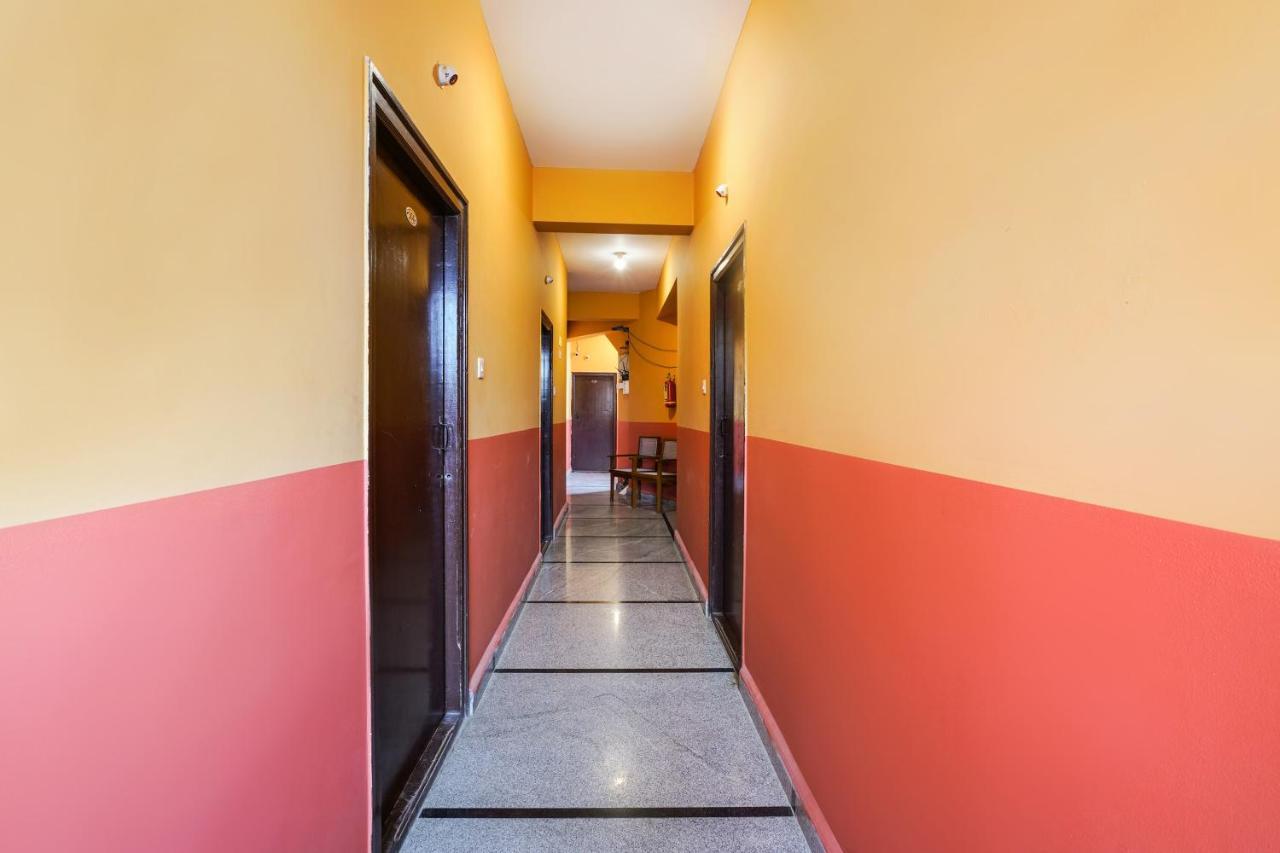 Oyo 70286 Svr Grand Hotel Haidarábád Kültér fotó