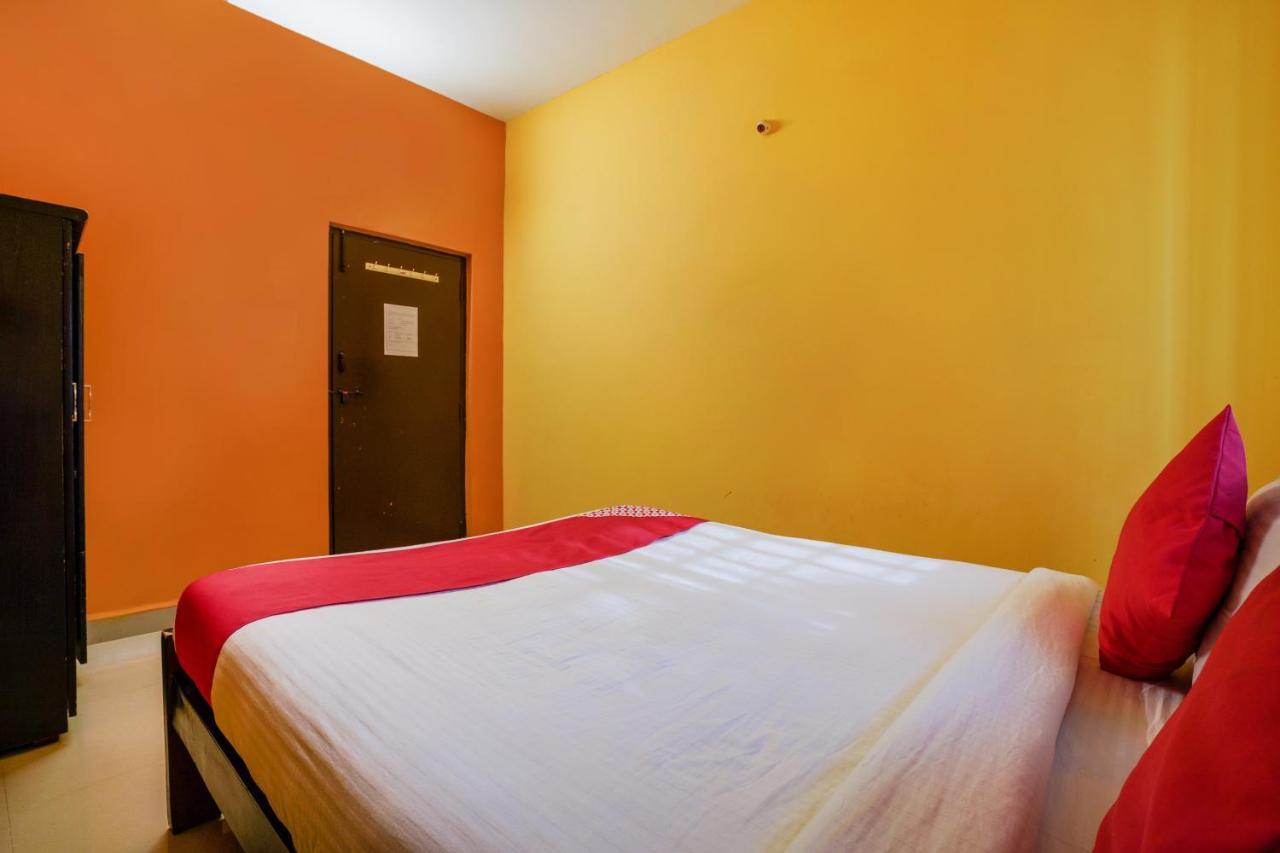 Oyo 70286 Svr Grand Hotel Haidarábád Kültér fotó