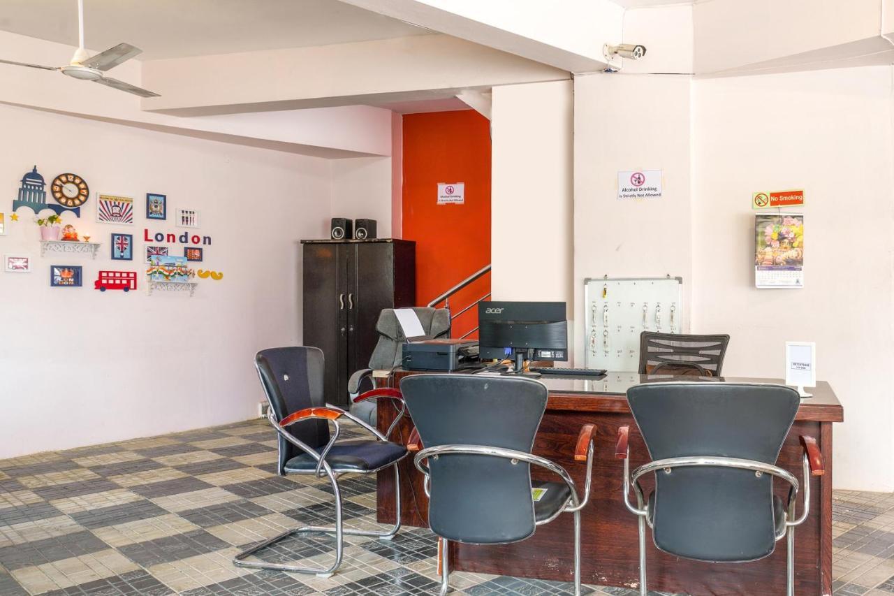 Oyo 70286 Svr Grand Hotel Haidarábád Kültér fotó